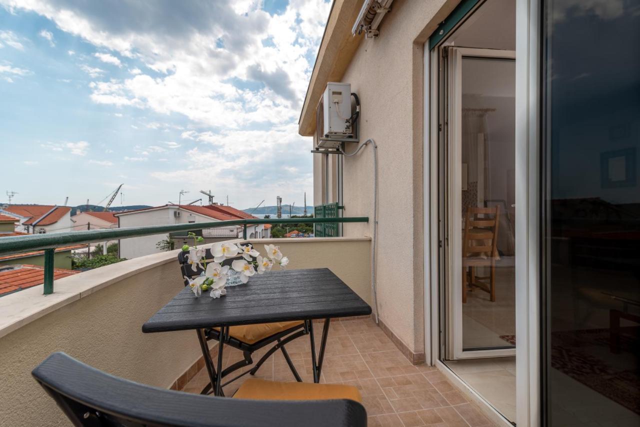 Апартаменты Apartman Dildo Трогир Экстерьер фото
