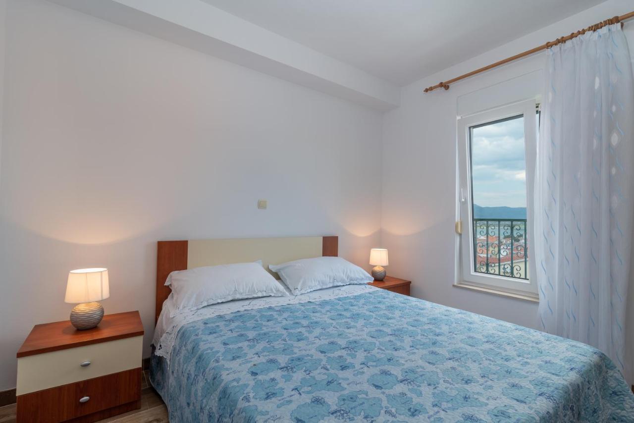 Апартаменты Apartman Dildo Трогир Экстерьер фото
