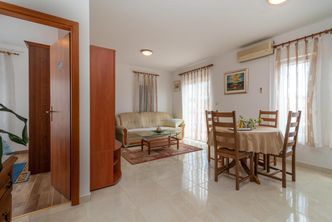 Апартаменты Apartman Dildo Трогир Экстерьер фото
